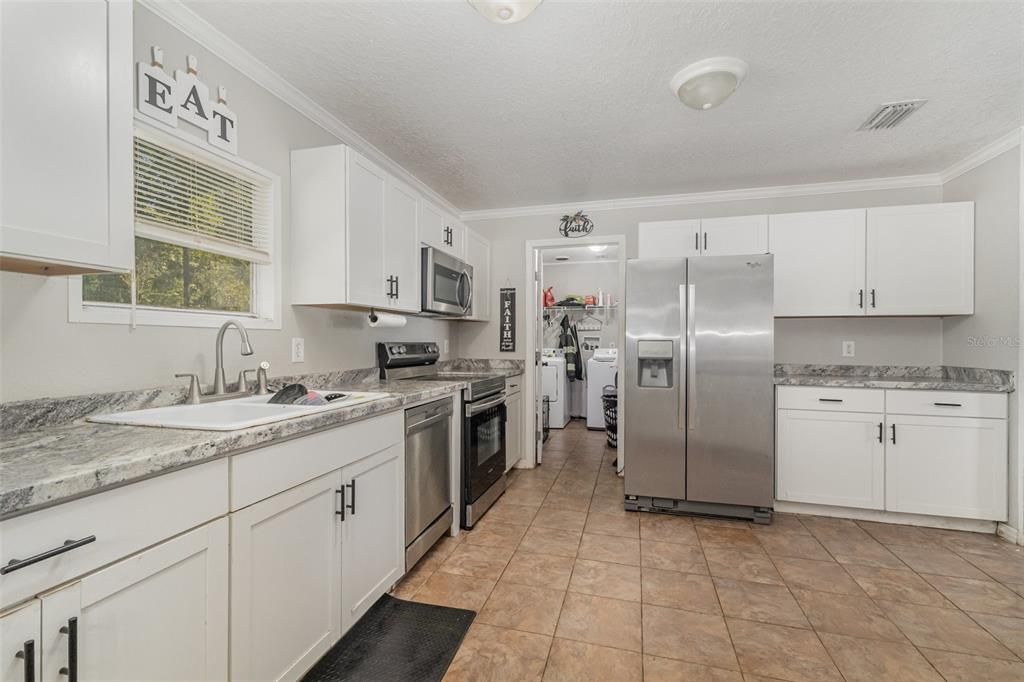 For Sale: $235,000 (5 beds, 3 baths, 1976 Square Feet)