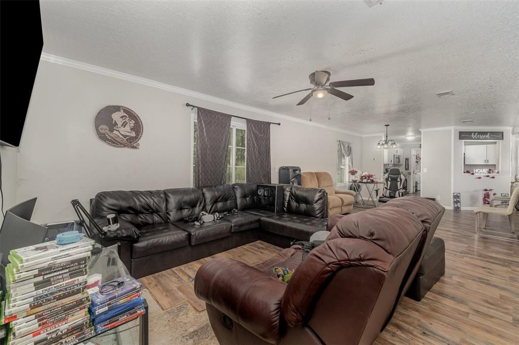For Sale: $235,000 (5 beds, 3 baths, 1976 Square Feet)