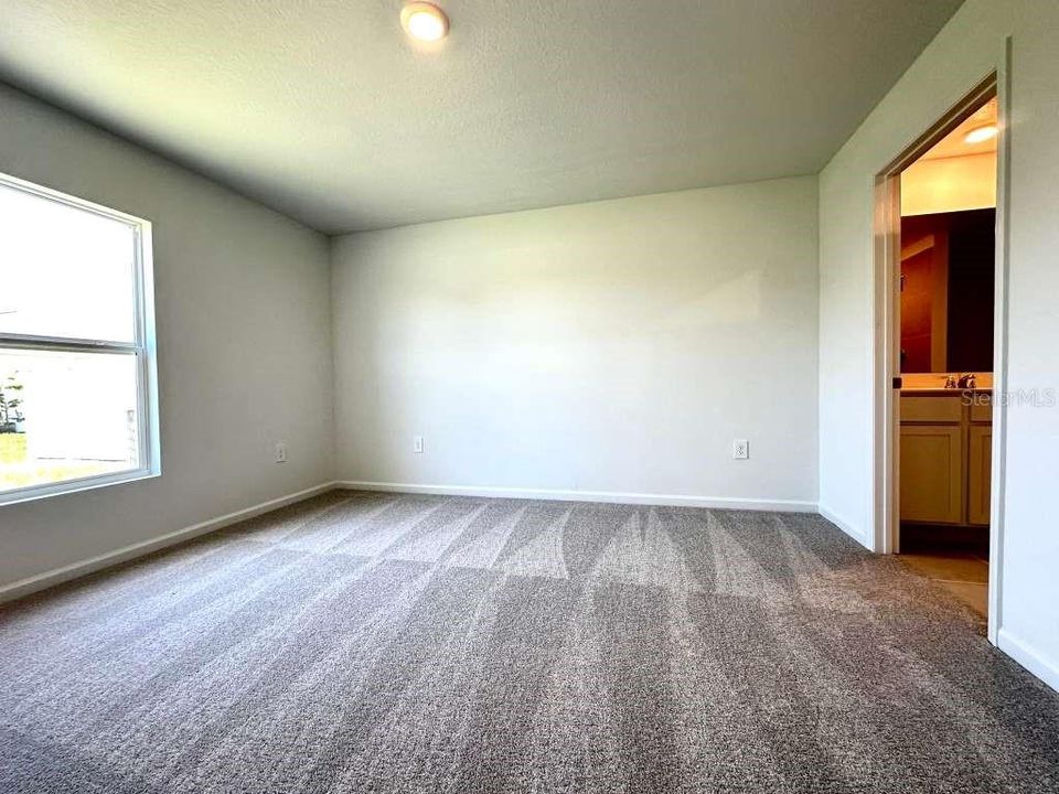 For Rent: $2,100 (4 beds, 2 baths, 1824 Square Feet)