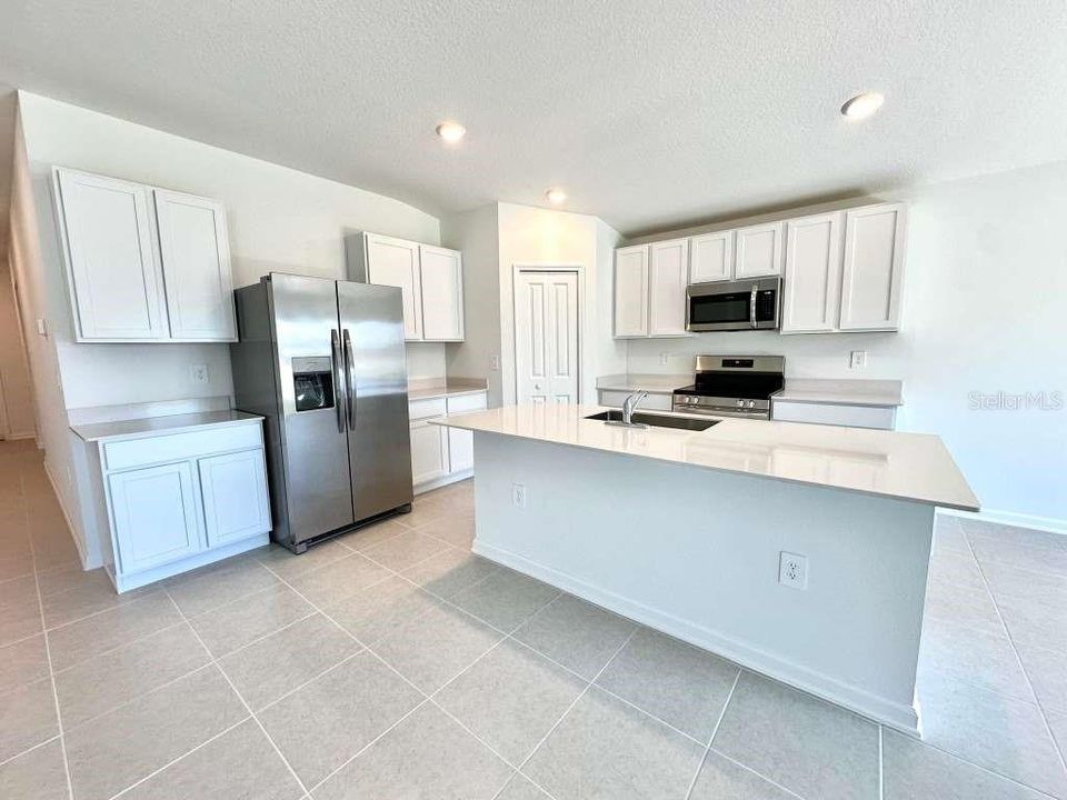 For Rent: $2,100 (4 beds, 2 baths, 1824 Square Feet)