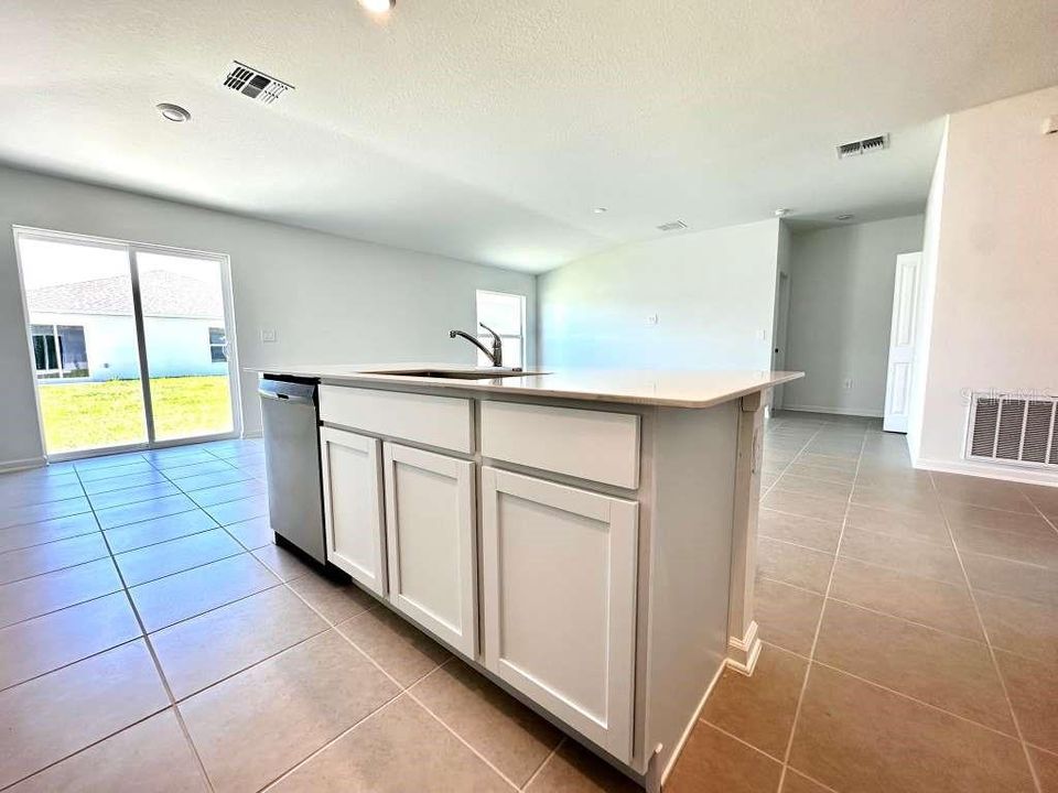 For Rent: $2,100 (4 beds, 2 baths, 1824 Square Feet)