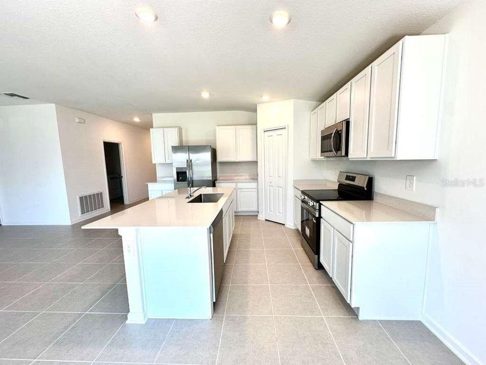 For Rent: $2,100 (4 beds, 2 baths, 1824 Square Feet)
