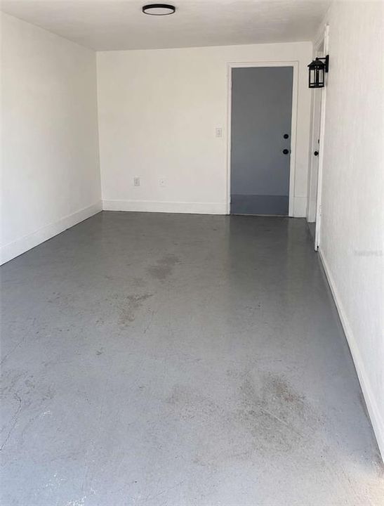 For Sale: $195,000 (2 beds, 1 baths, 816 Square Feet)
