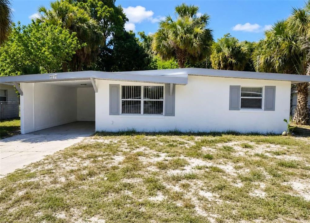 For Sale: $195,000 (2 beds, 1 baths, 816 Square Feet)