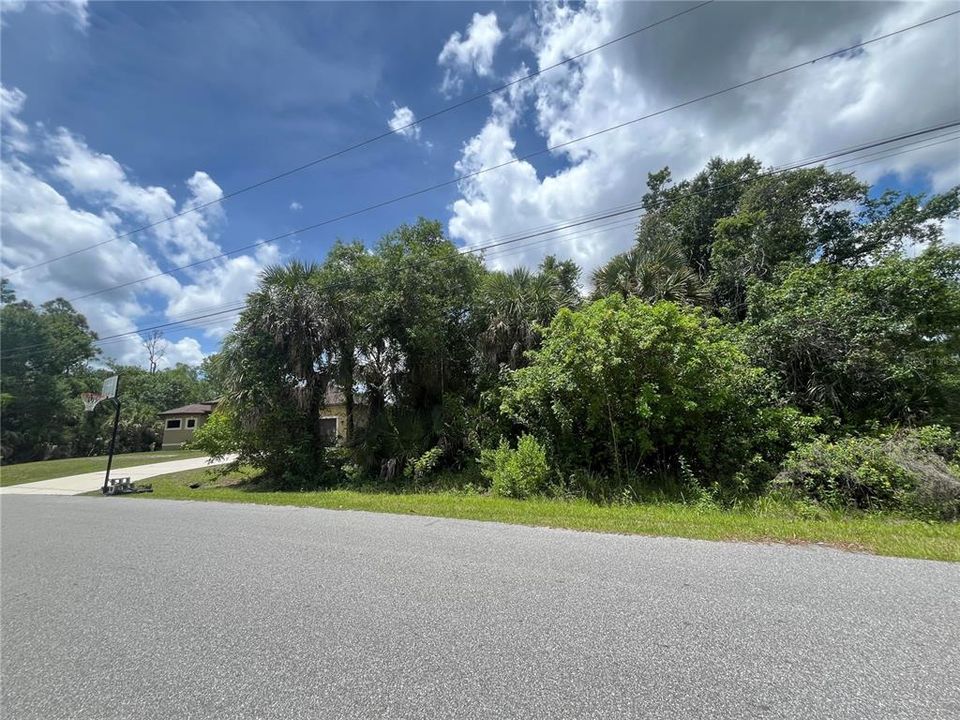 待售: $16,900 (0.24 acres)
