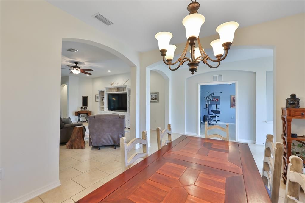 En Venta: $646,523 (5 camas, 3 baños, 2976 Pies cuadrados)
