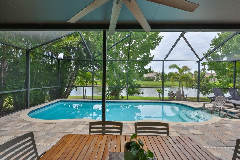 En Venta: $646,523 (5 camas, 3 baños, 2976 Pies cuadrados)