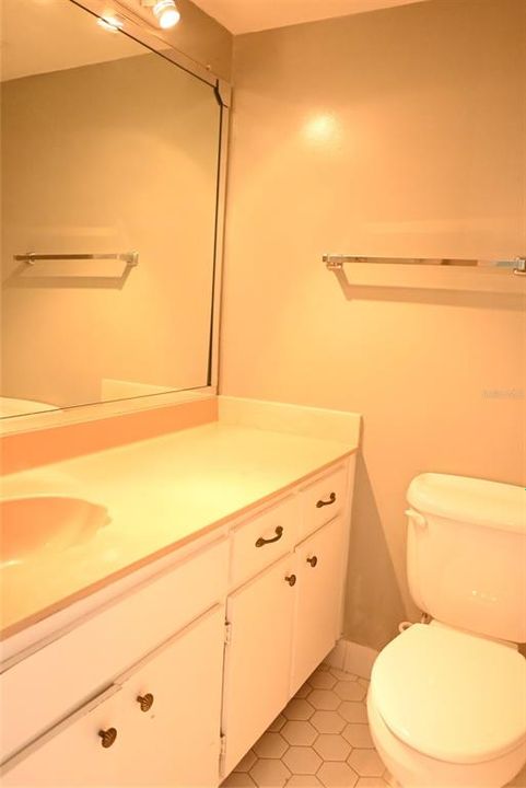 For Rent: $1,800 (2 beds, 2 baths, 1165 Square Feet)