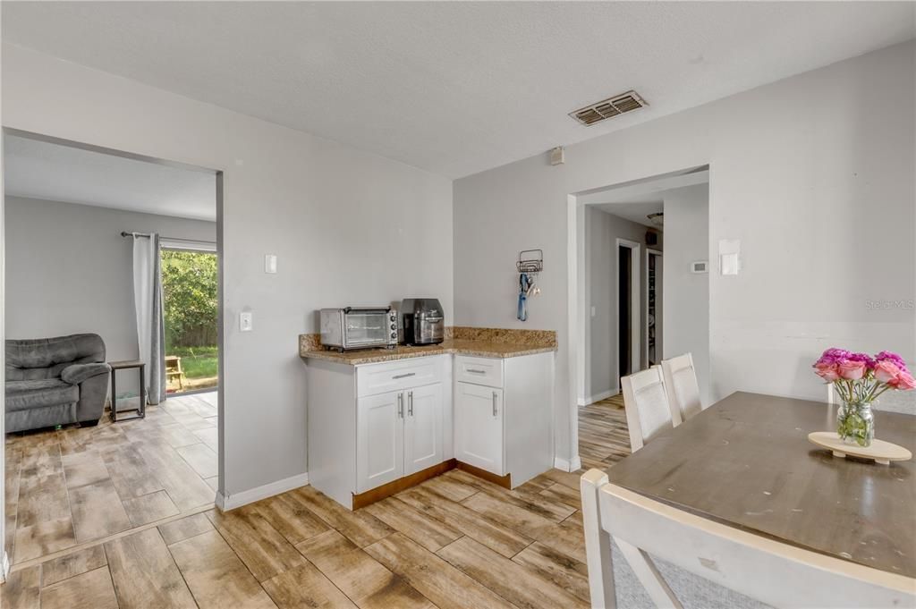 На продажу: $279,500 (3 спален, 2 ванн, 1288 Квадратных фут)