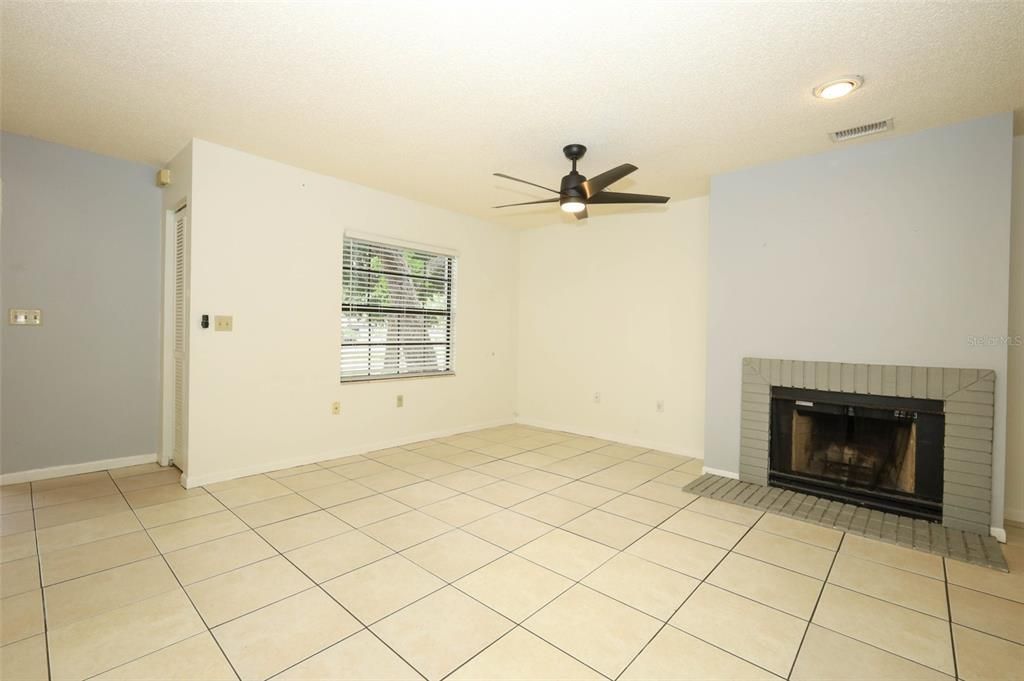 En Venta: $225,000 (2 camas, 2 baños, 1163 Pies cuadrados)