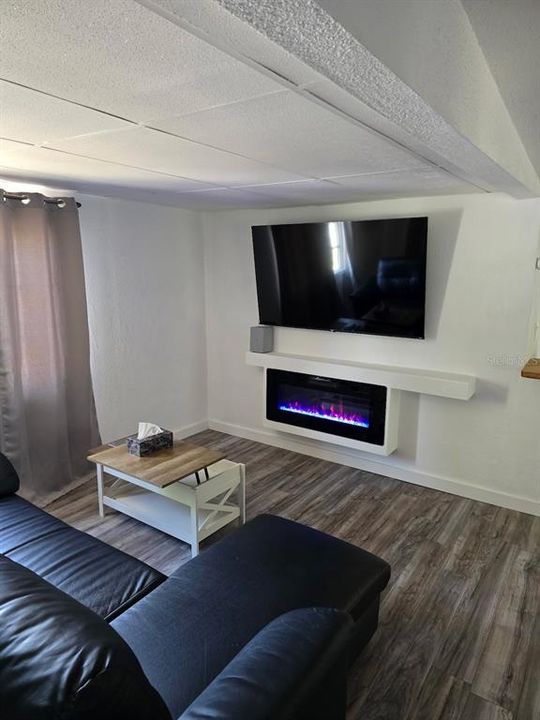 For Rent: $1,500 (3 beds, 1 baths, 990 Square Feet)
