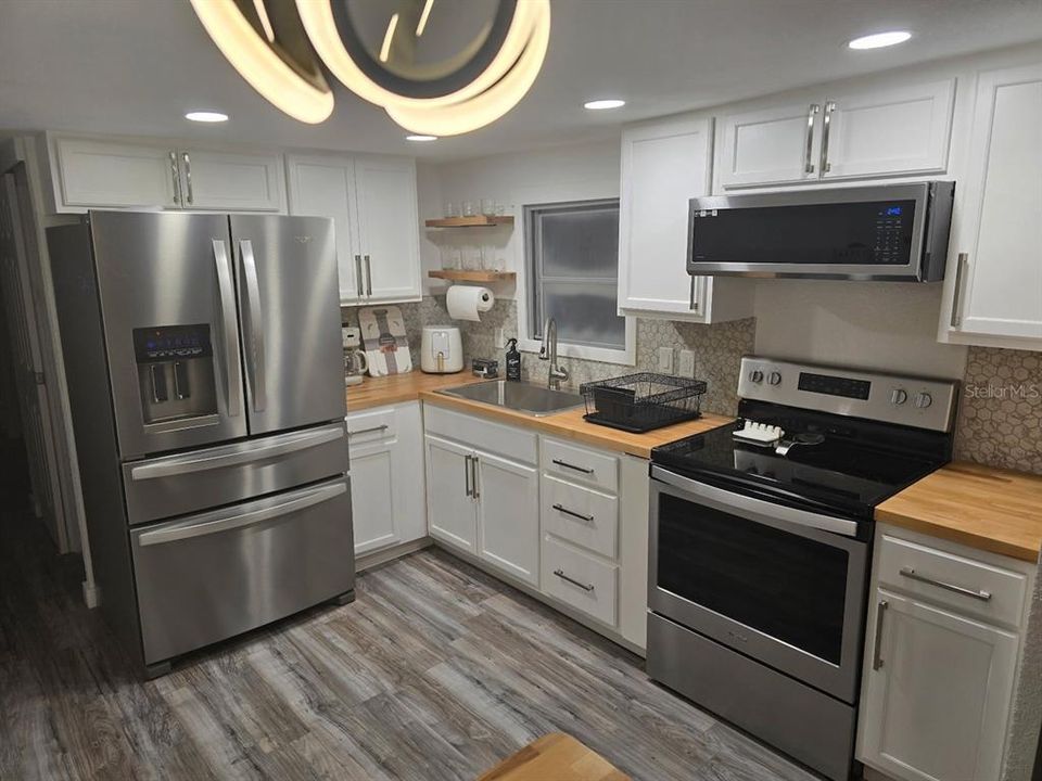 For Rent: $1,500 (3 beds, 1 baths, 990 Square Feet)