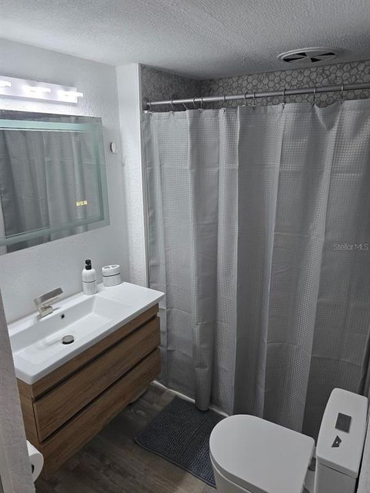 For Rent: $1,500 (3 beds, 1 baths, 990 Square Feet)