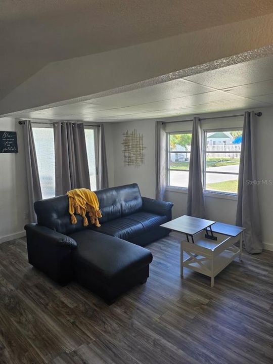 For Rent: $1,500 (3 beds, 1 baths, 990 Square Feet)