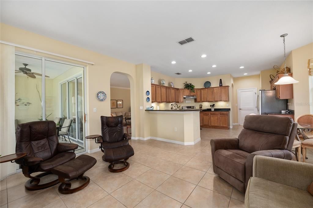 For Sale: $339,900 (3 beds, 2 baths, 2010 Square Feet)