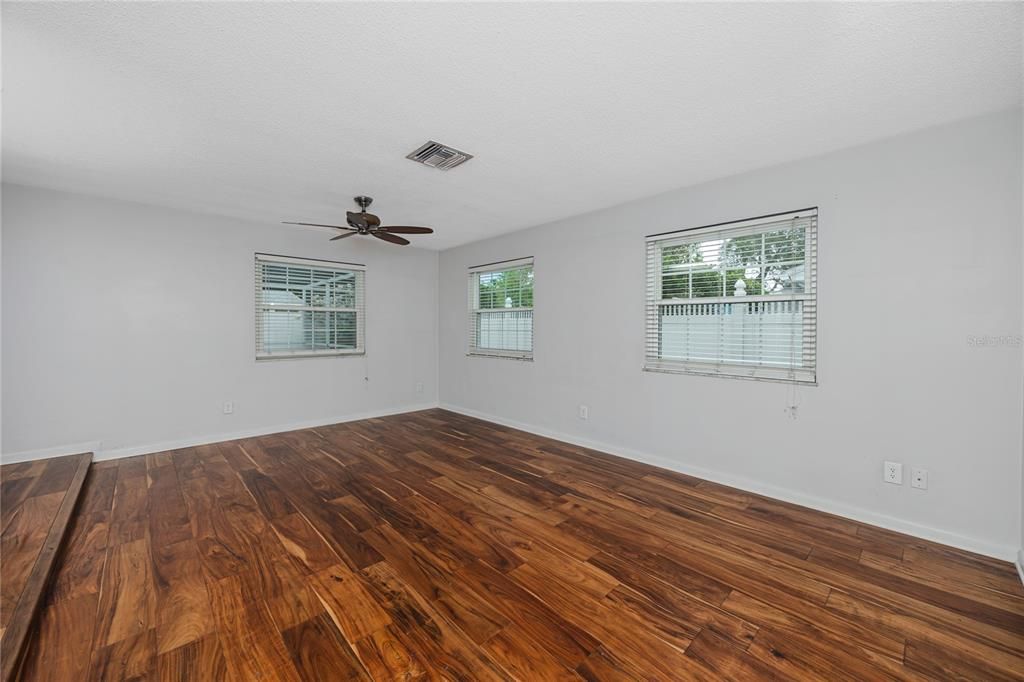 For Rent: $3,500 (3 beds, 2 baths, 1638 Square Feet)
