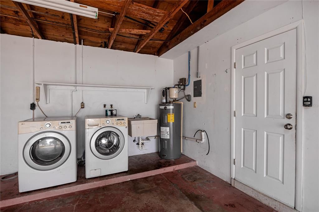 For Rent: $3,500 (3 beds, 2 baths, 1638 Square Feet)