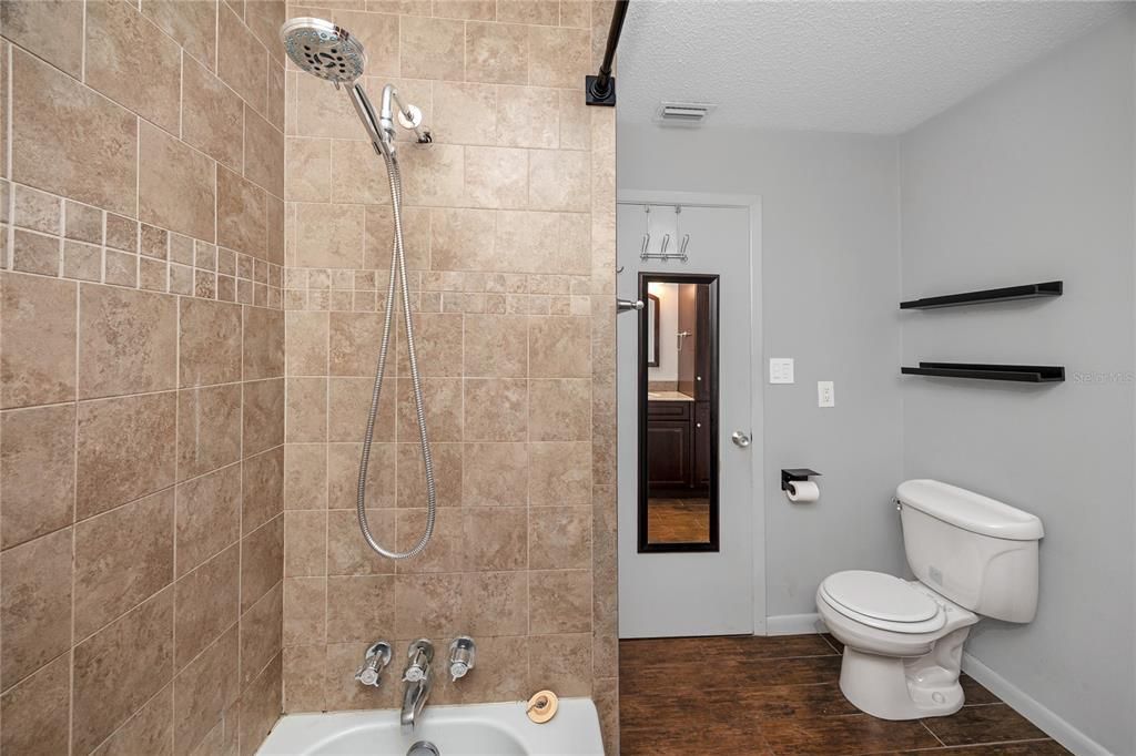 For Rent: $3,500 (3 beds, 2 baths, 1638 Square Feet)
