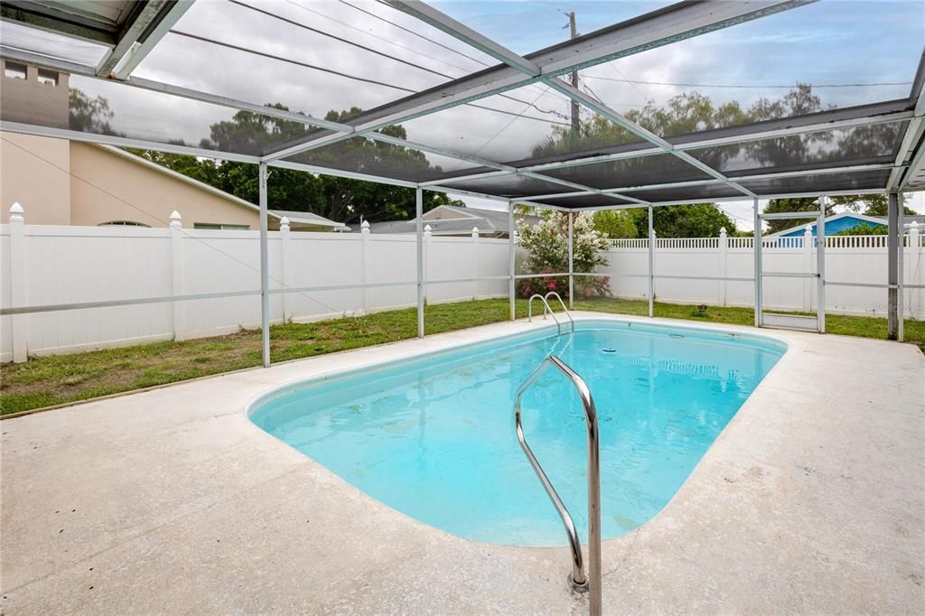 For Rent: $3,500 (3 beds, 2 baths, 1638 Square Feet)