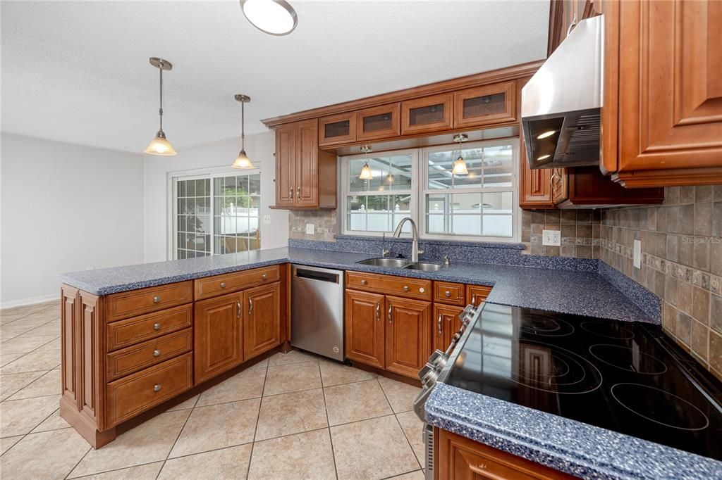 For Rent: $3,500 (3 beds, 2 baths, 1638 Square Feet)