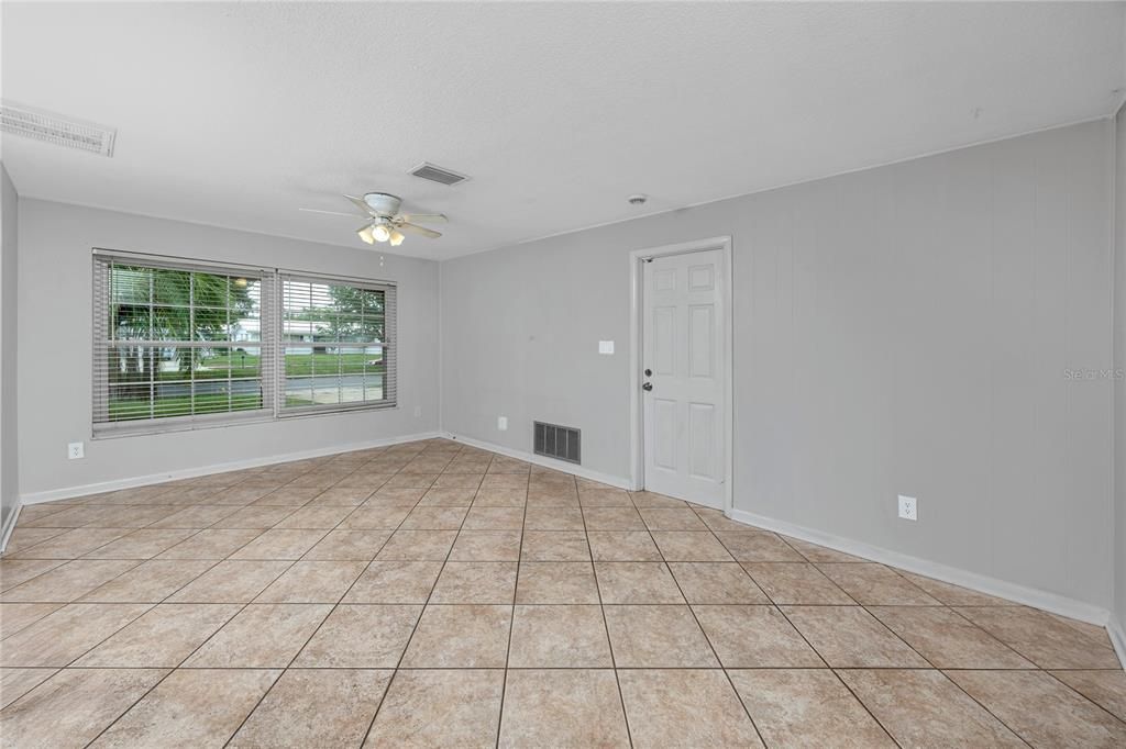 For Rent: $3,500 (3 beds, 2 baths, 1638 Square Feet)