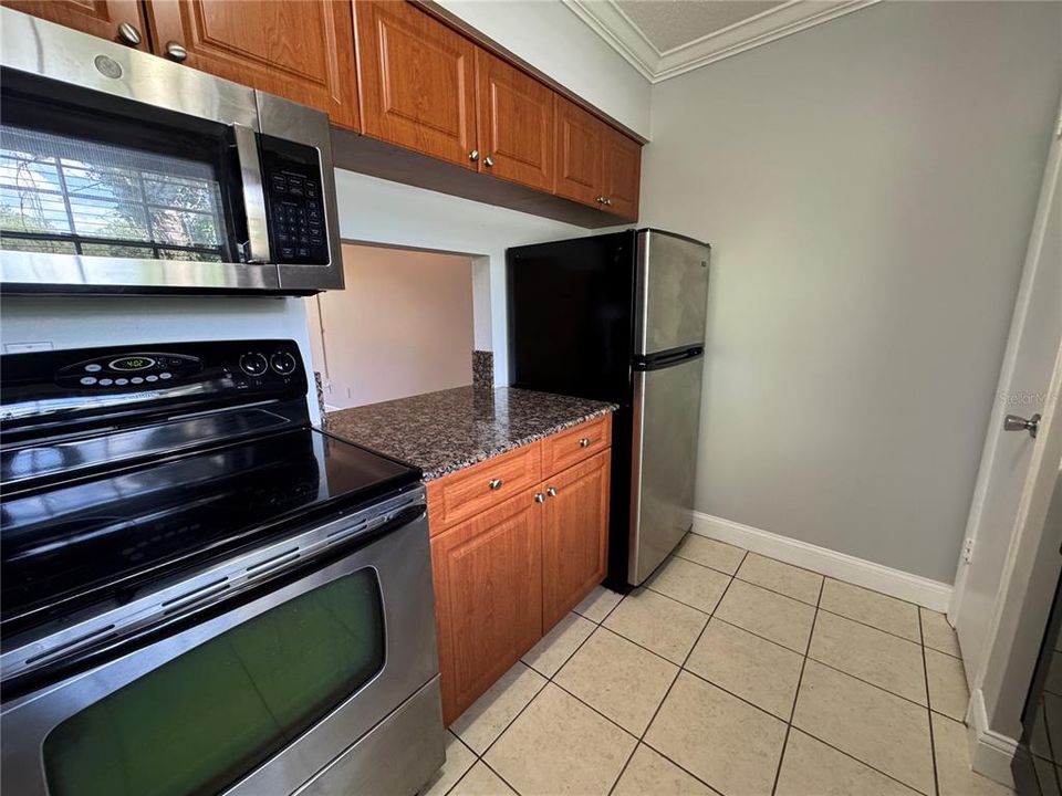 For Rent: $1,400 (2 beds, 1 baths, 810 Square Feet)