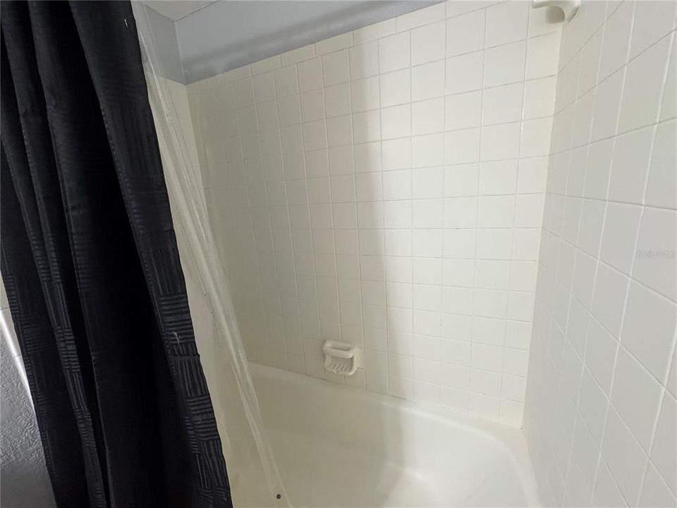 For Rent: $1,400 (2 beds, 1 baths, 810 Square Feet)
