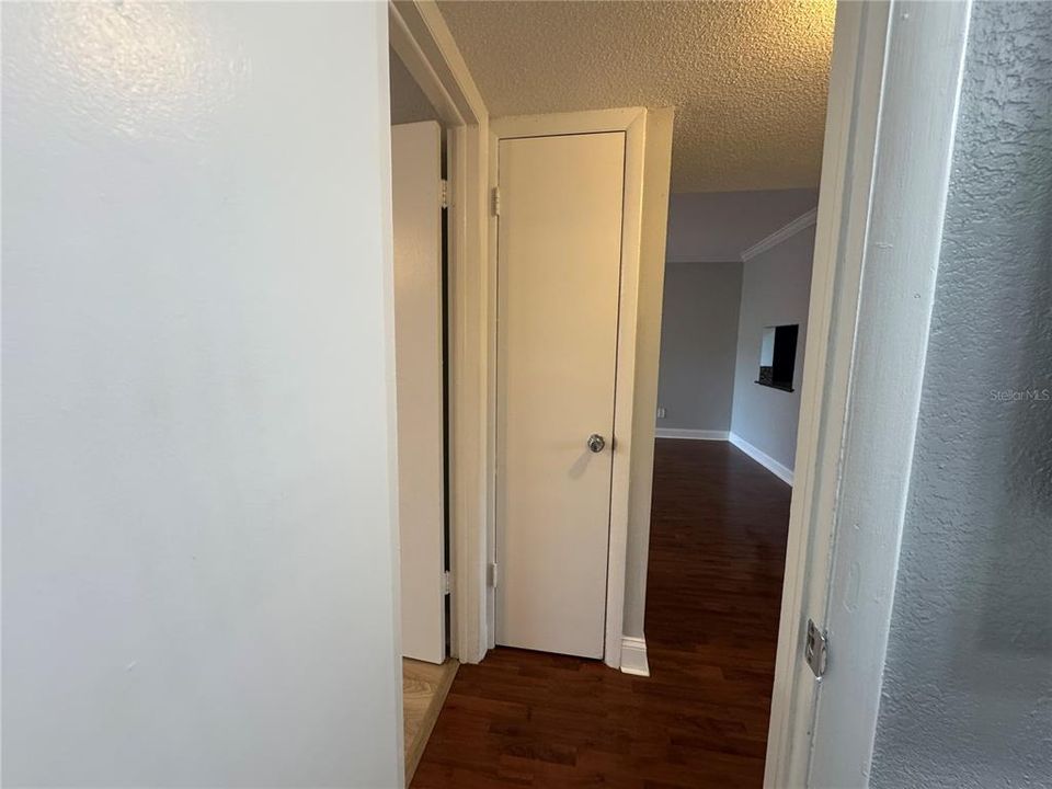 For Rent: $1,400 (2 beds, 1 baths, 810 Square Feet)
