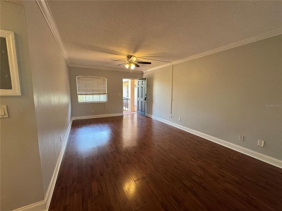 For Rent: $1,400 (2 beds, 1 baths, 810 Square Feet)