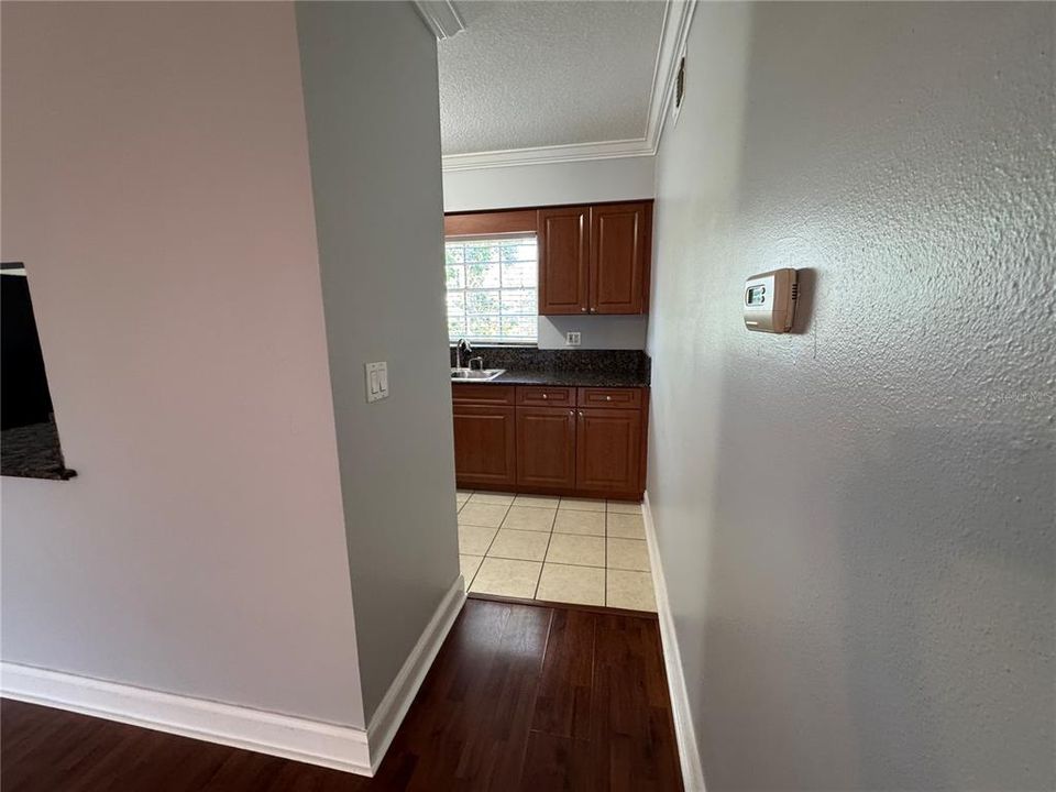 For Rent: $1,400 (2 beds, 1 baths, 810 Square Feet)
