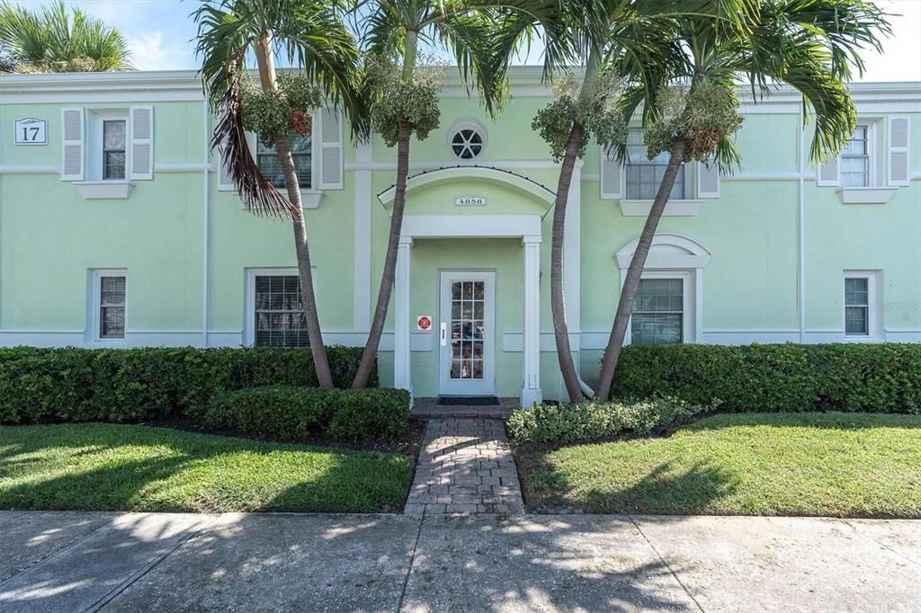 En Venta: $285,000 (1 camas, 1 baños, 694 Pies cuadrados)