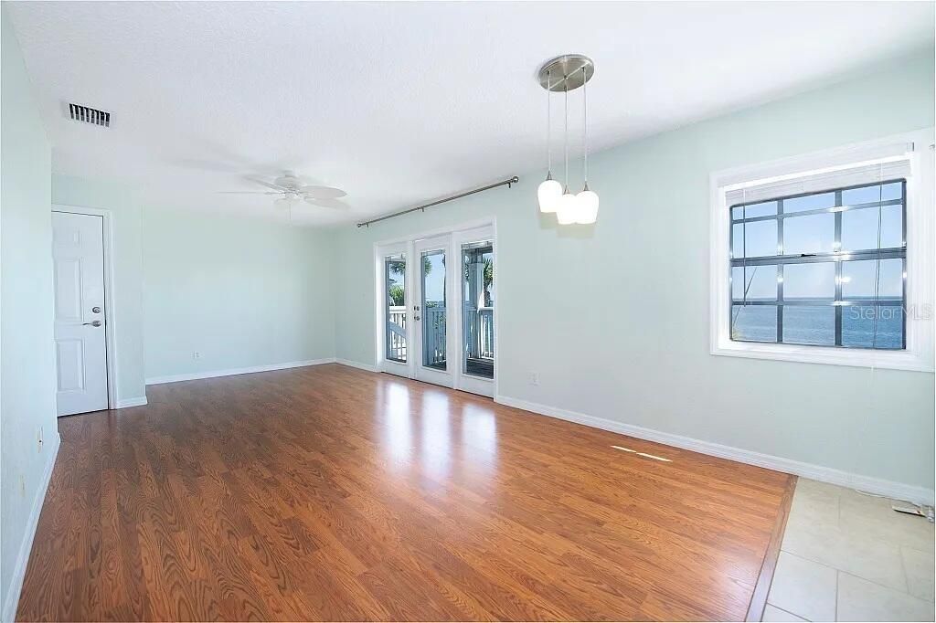 En Venta: $285,000 (1 camas, 1 baños, 694 Pies cuadrados)