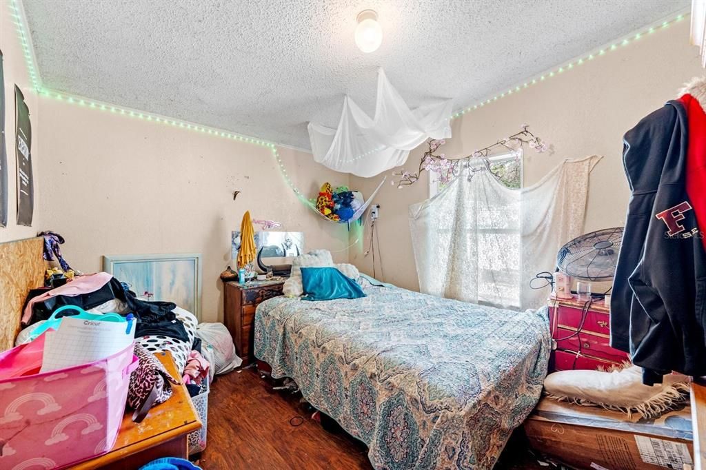 На продажу: $299,999 (3 спален, 2 ванн, 1593 Квадратных фут)
