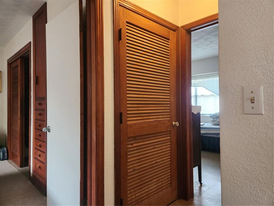 На продажу: $295,000 (2 спален, 1 ванн, 1360 Квадратных фут)