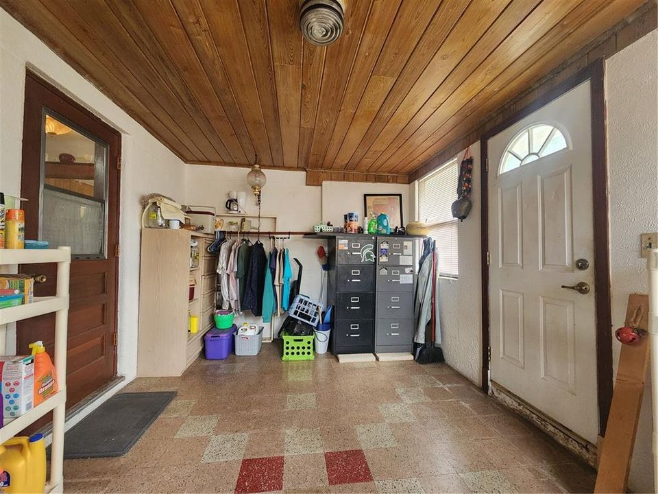 На продажу: $295,000 (2 спален, 1 ванн, 1360 Квадратных фут)
