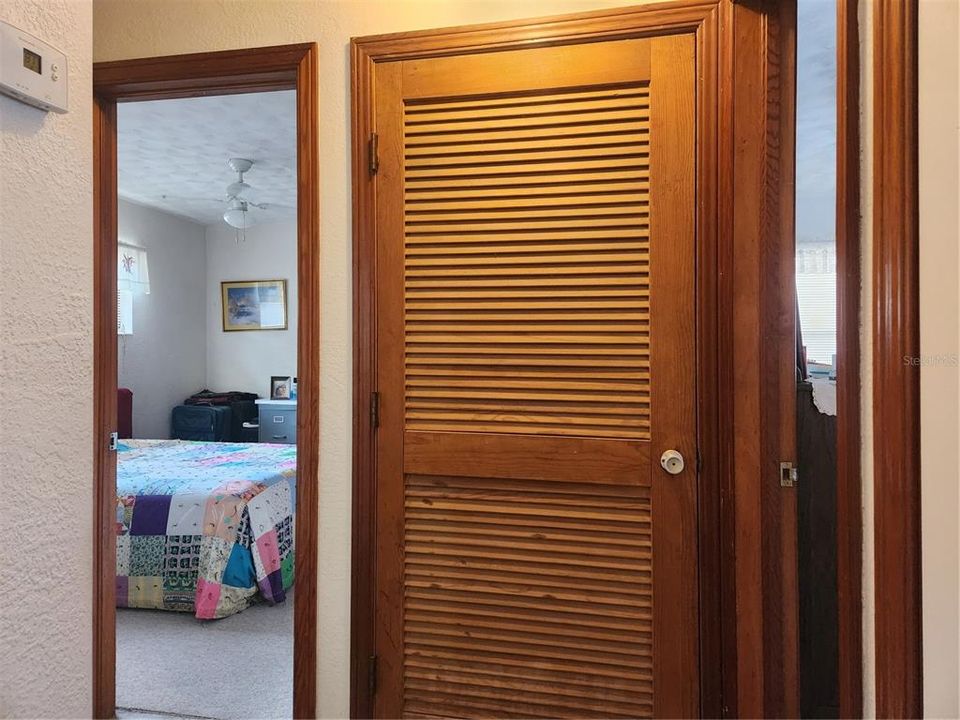 На продажу: $295,000 (2 спален, 1 ванн, 1360 Квадратных фут)