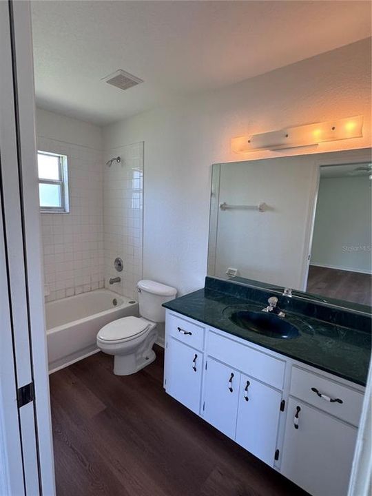 En Venta: $209,900 (3 camas, 2 baños, 1379 Pies cuadrados)