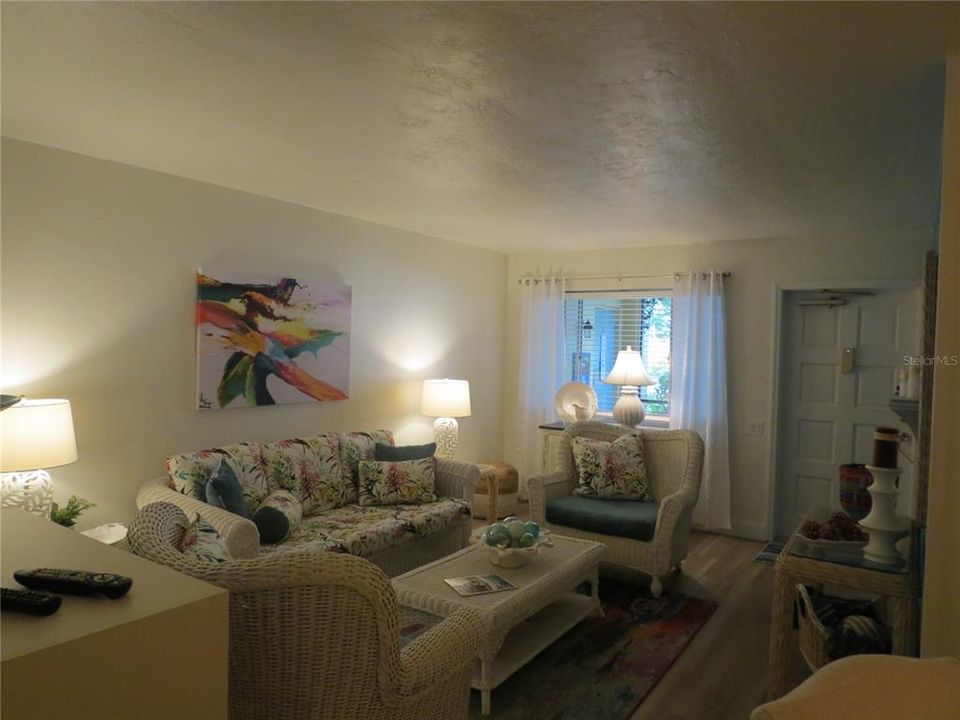 For Rent: $2,750 (1 beds, 1 baths, 647 Square Feet)