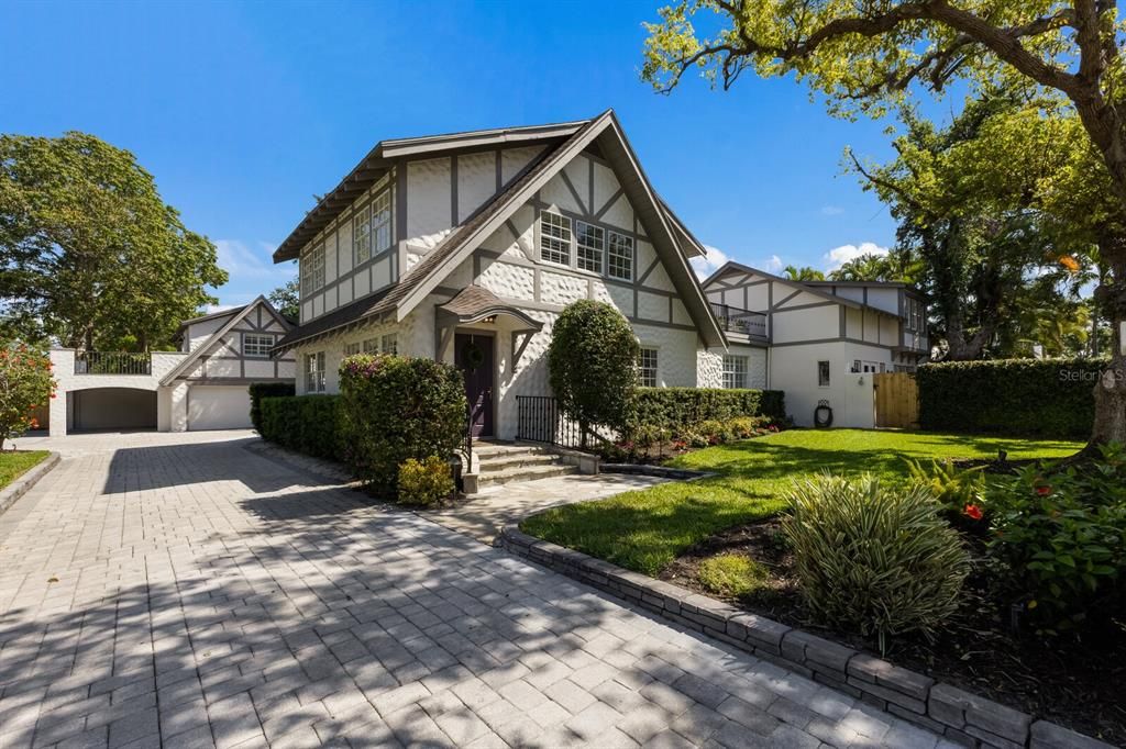 For Sale: $4,100,000 (4 beds, 3 baths, 4857 Square Feet)