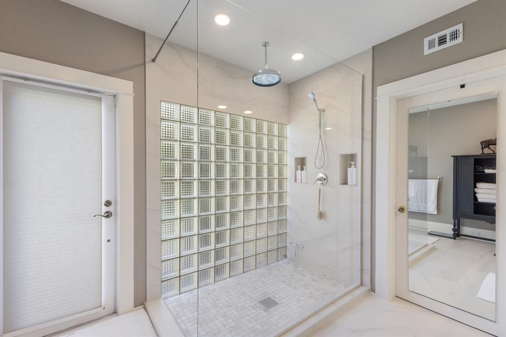 For Sale: $4,100,000 (4 beds, 3 baths, 4857 Square Feet)