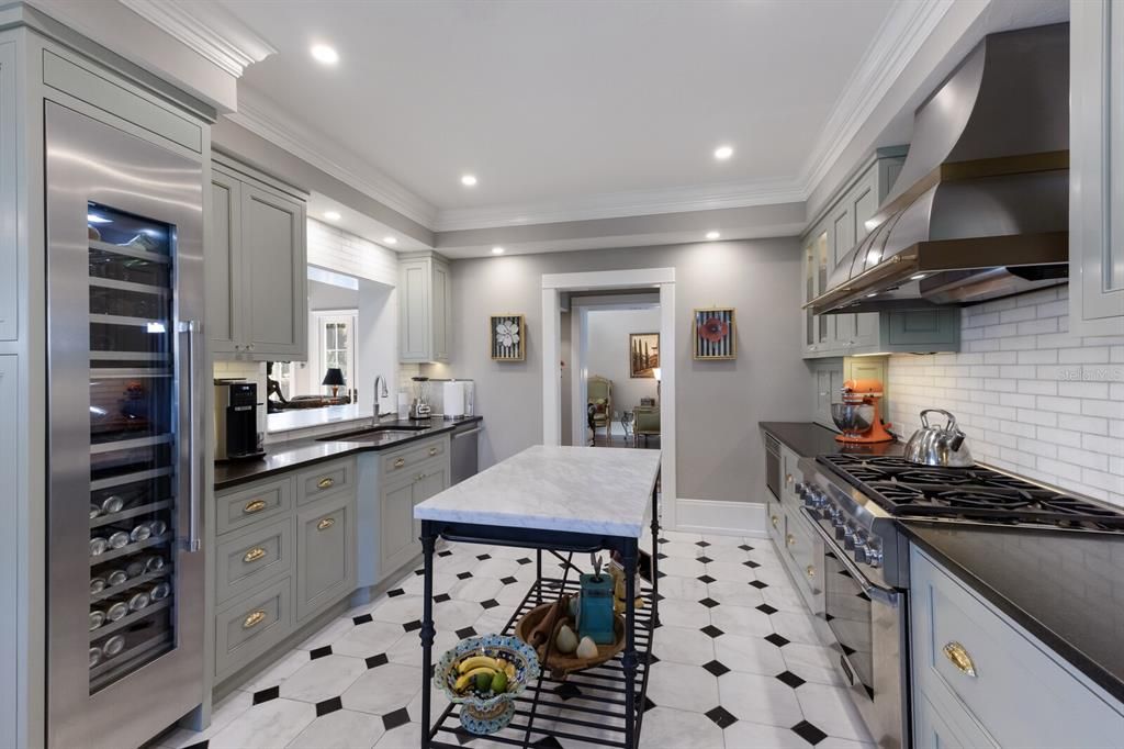 For Sale: $4,100,000 (4 beds, 3 baths, 4857 Square Feet)