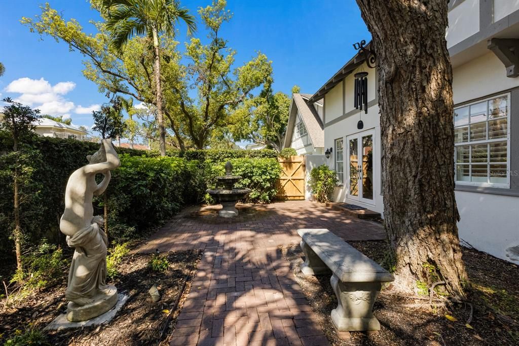 For Sale: $4,100,000 (4 beds, 3 baths, 4857 Square Feet)