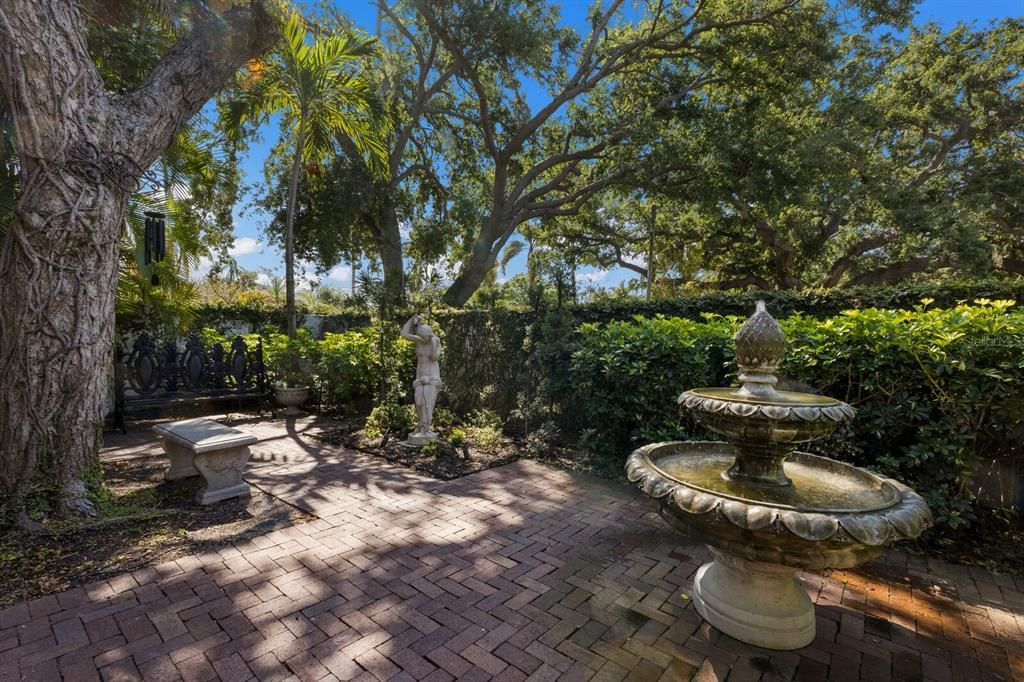 For Sale: $4,100,000 (4 beds, 3 baths, 4857 Square Feet)