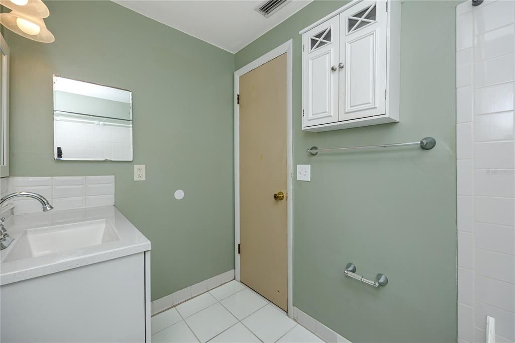 For Sale: $279,900 (3 beds, 1 baths, 901 Square Feet)