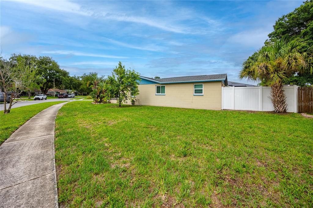 For Sale: $279,900 (3 beds, 1 baths, 901 Square Feet)