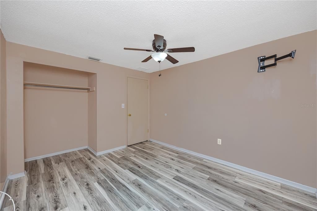 For Sale: $279,900 (3 beds, 1 baths, 901 Square Feet)