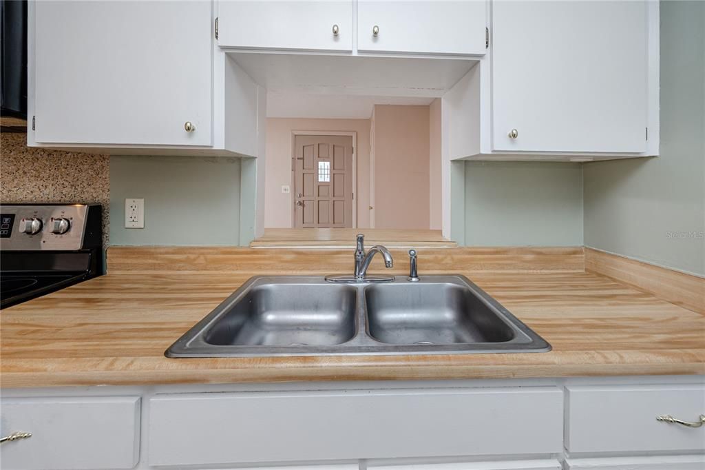 For Sale: $279,900 (3 beds, 1 baths, 901 Square Feet)