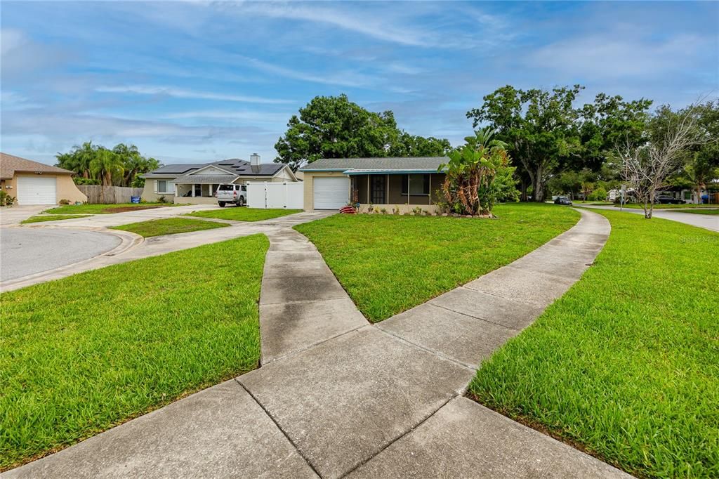 For Sale: $279,900 (3 beds, 1 baths, 901 Square Feet)