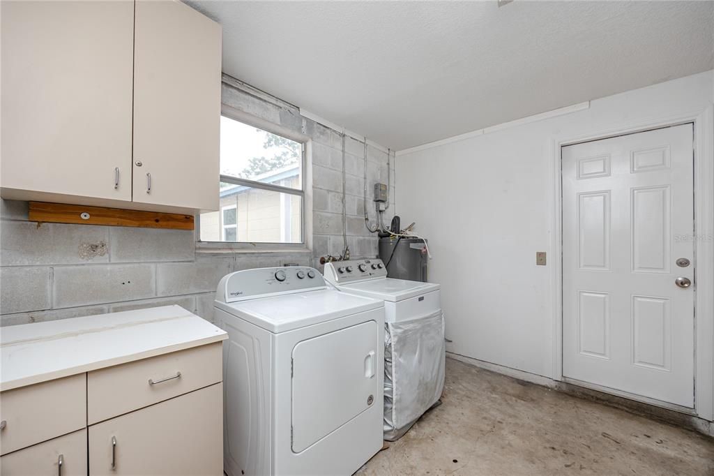 For Sale: $279,900 (3 beds, 1 baths, 901 Square Feet)
