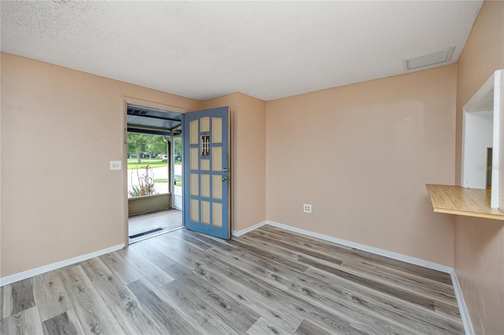 For Sale: $279,900 (3 beds, 1 baths, 901 Square Feet)